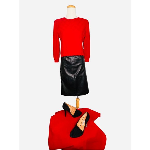 St. John Vintage Crop Waffle Knit Sweater Ribbed Cuffs, St. John Gold Metal Logo - Picture 3 of 10